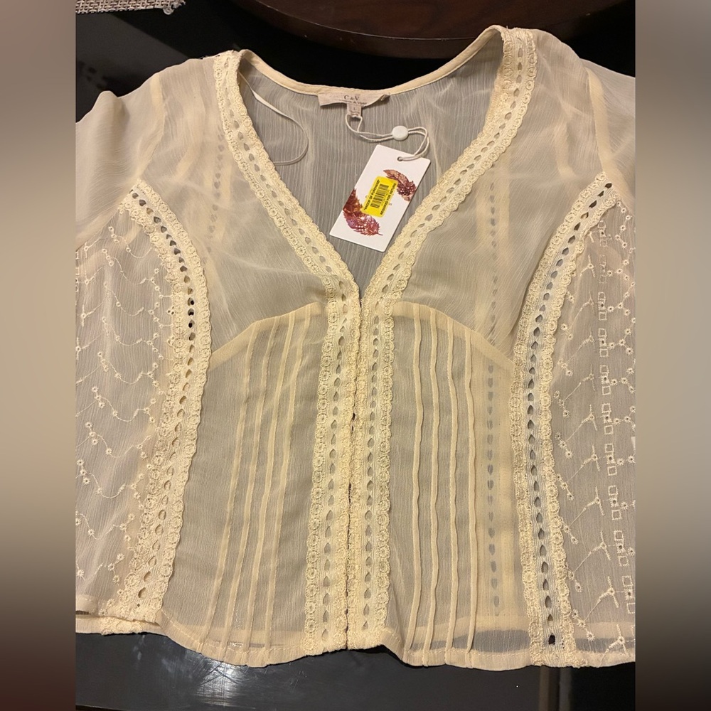 Chelsea & Violet Cream Fitted Short Sleeve Blouse